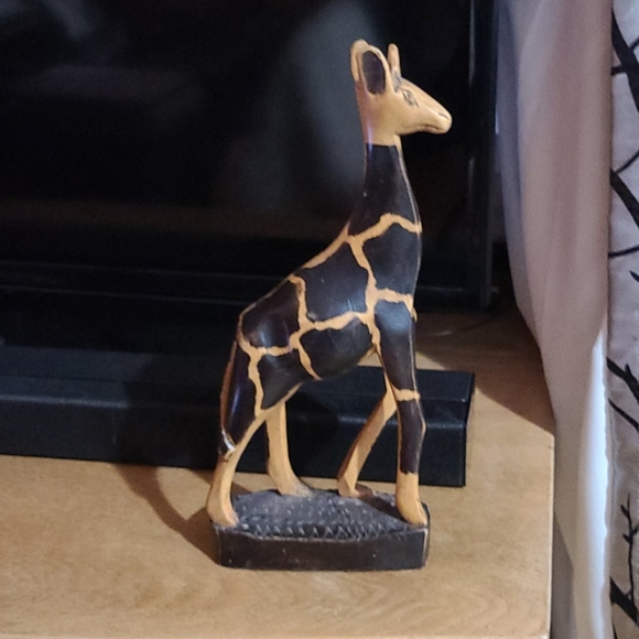 Giraffe carving - Picture 4 of 4